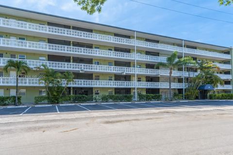 Photo of 1425 Arthur St #103A, Hollywood, FL 33020 (MLS # A12015474)