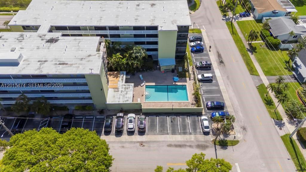 SANTA MONICA CONDOMINIUM - Residential