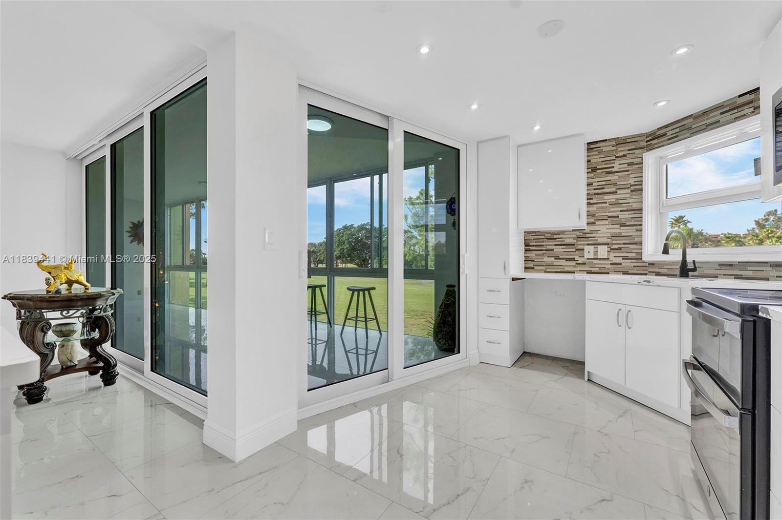 3661 Via Poinciana 206