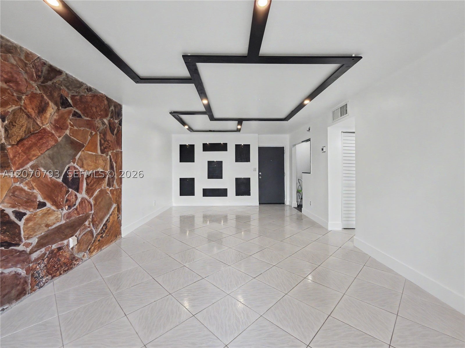 8411 NW 8th St 102, Miami FL 33126