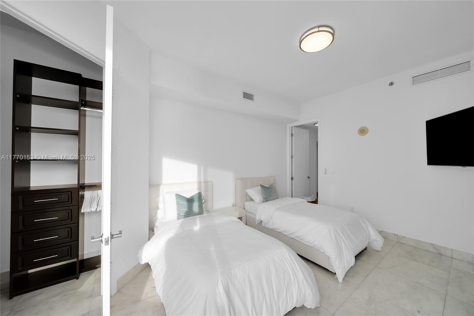 TDR TOWER I CONDO - Residential Lease