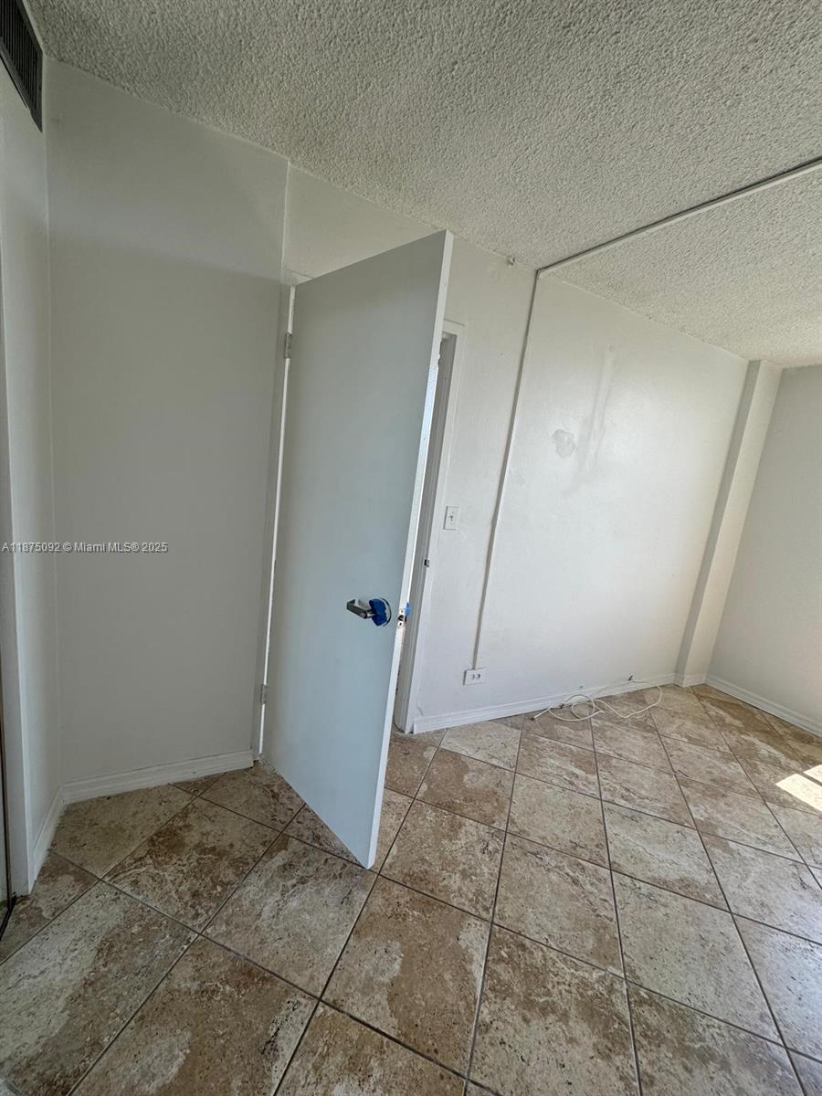 EASTERN SHORES WHITE HOUS - Residential