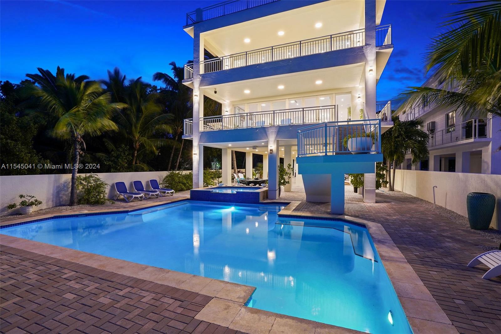 TAVERNIER HEIGHTS - Residential