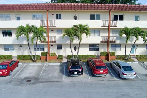 Condominium in Pembroke Pines FL 281 Hollybrook Dr.jpg