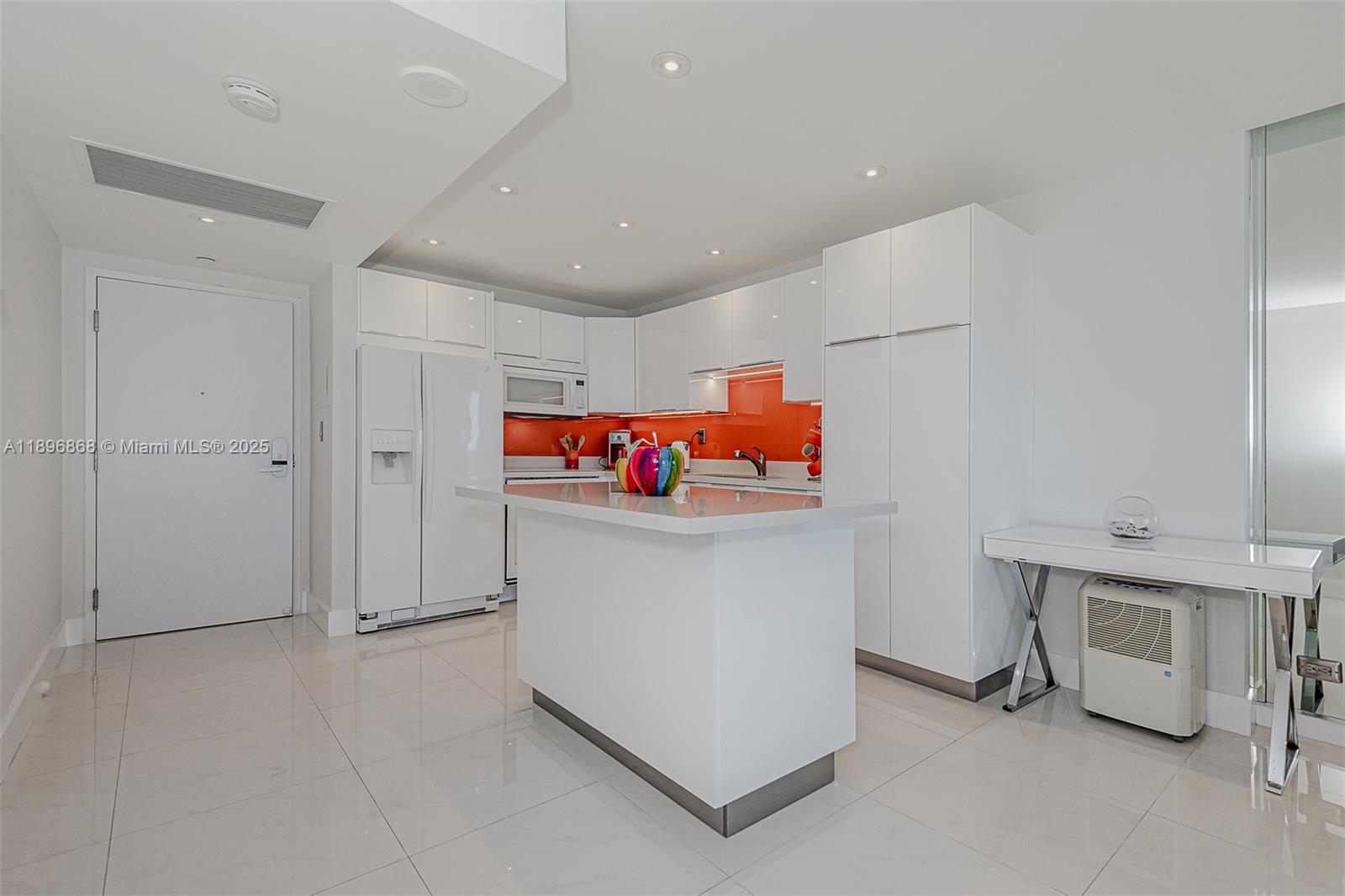 RONEY PALACE CONDO - Residential Lease