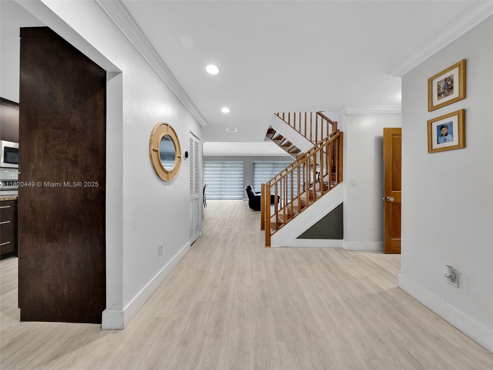 9933 NW 49th Ter, Doral, FL, 33178/$685,000 4 9933 NW 49th Ter