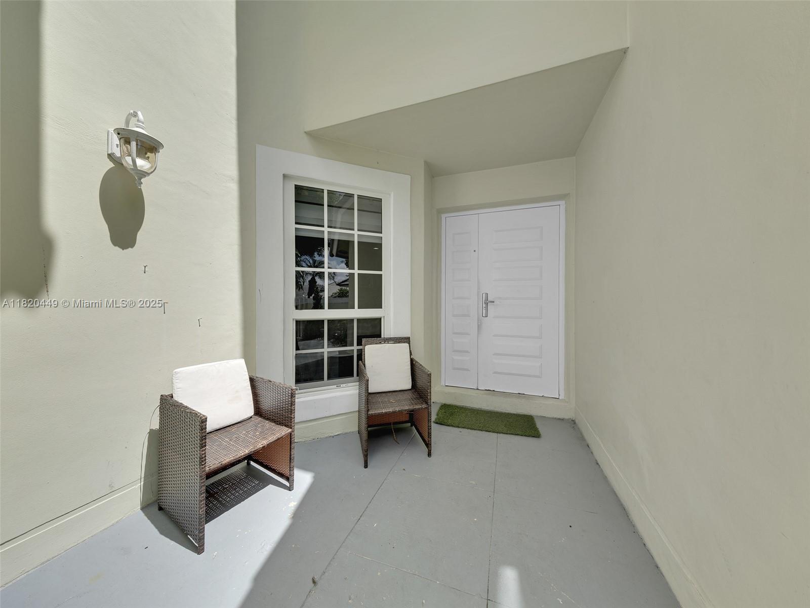 9933 NW 49th Ter, Doral, FL, 33178/$685,000 3 9933 NW 49th Ter
