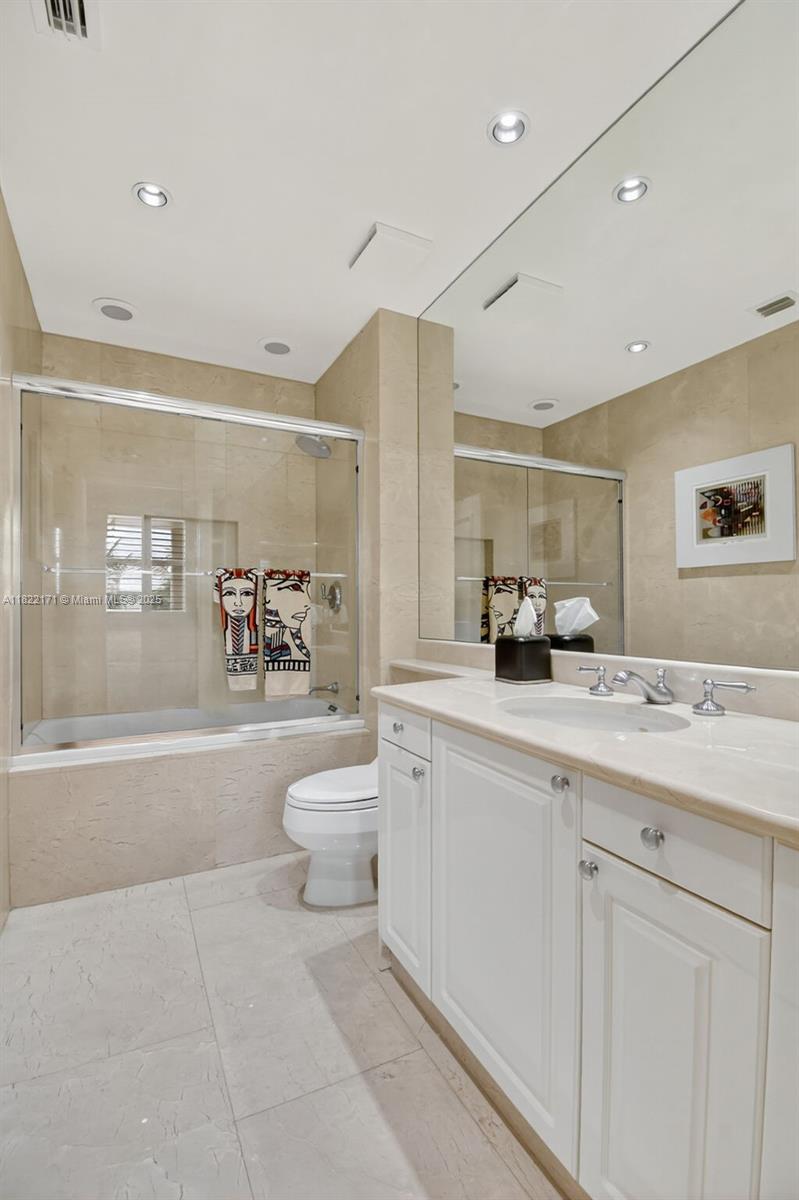 BELLA VISTA MID-RISE SOUTH - Residential Lease