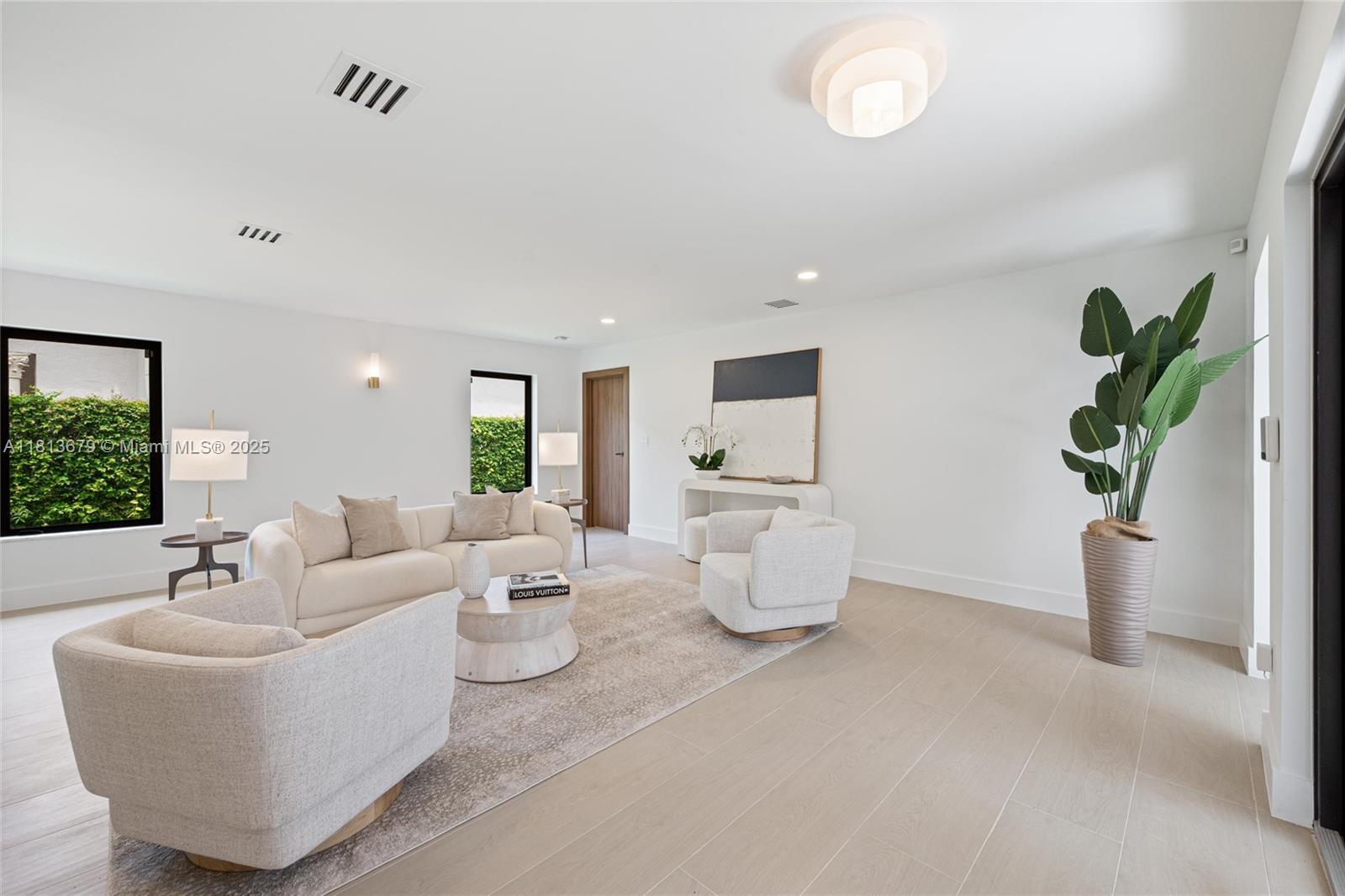 1320 Alhambra Cir