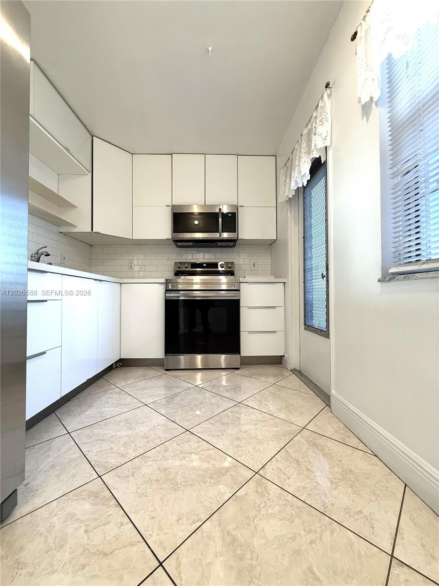 Photo of 300 NE 14th Ave #307, Hallandale Beach, FL 33009 (MLS # A12026588)