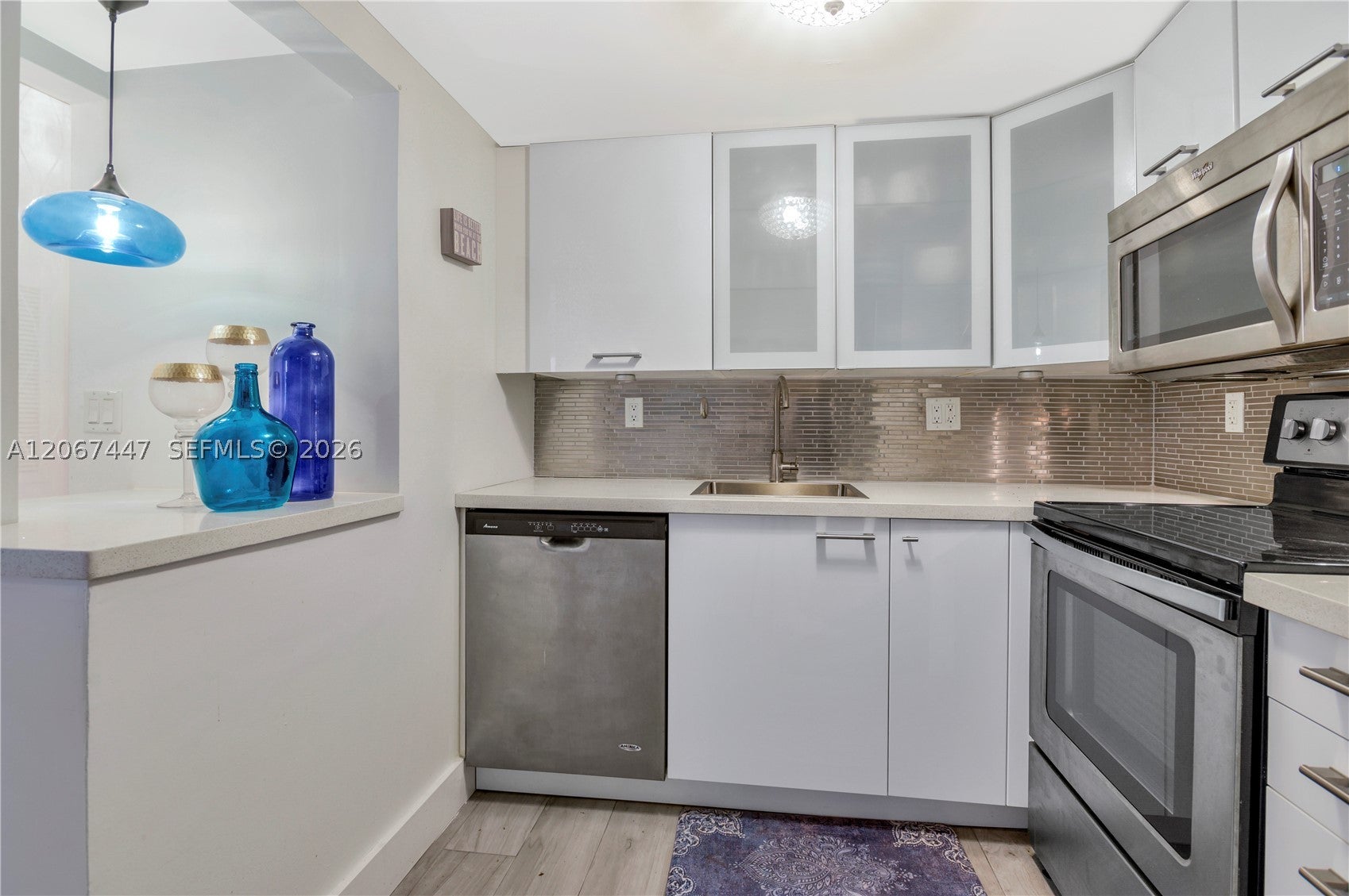 2600 Collins Ave 204