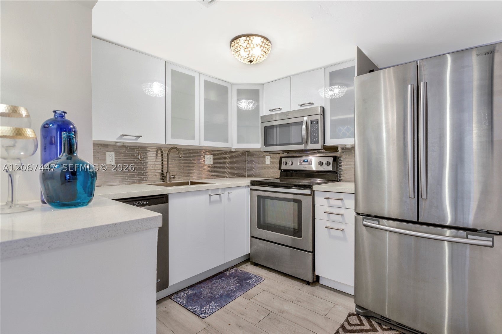2600 Collins Ave 204