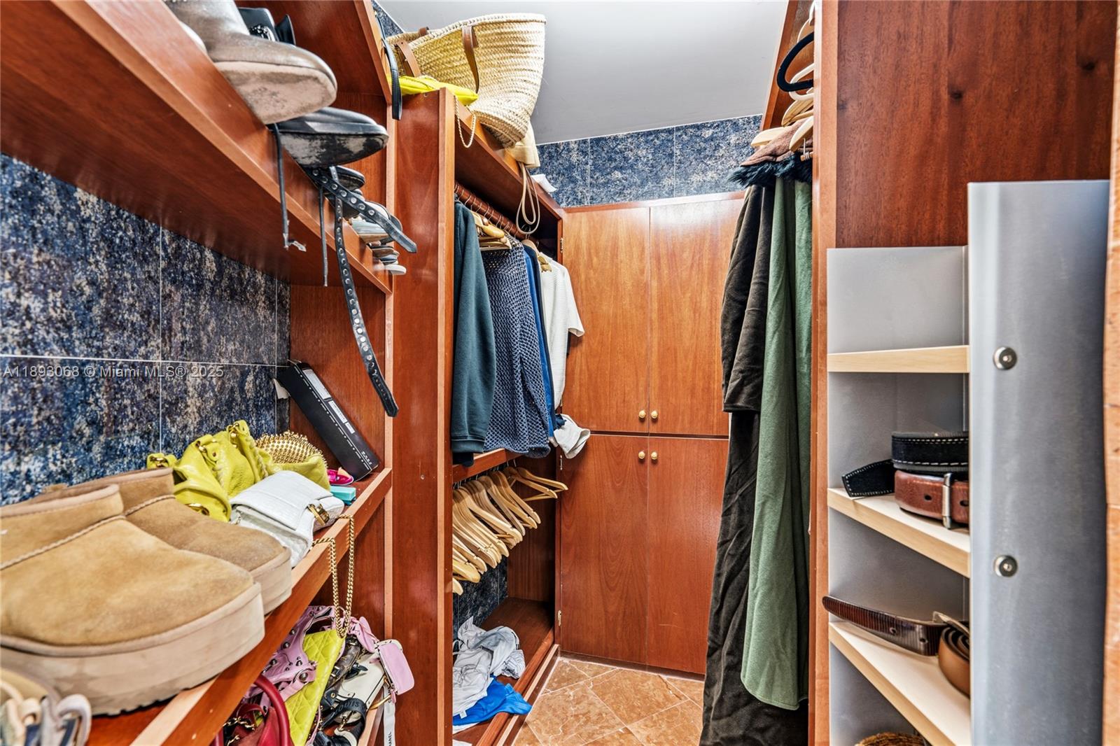 FOUR AMBASSADORS CONDO PH - Residential