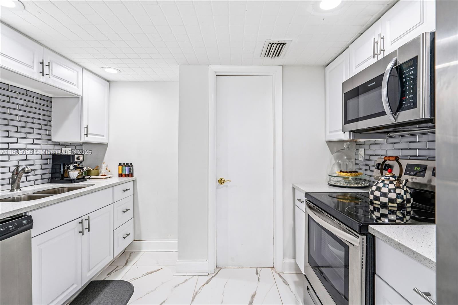 FOUR AMBASSADORS CONDO PH - Residential