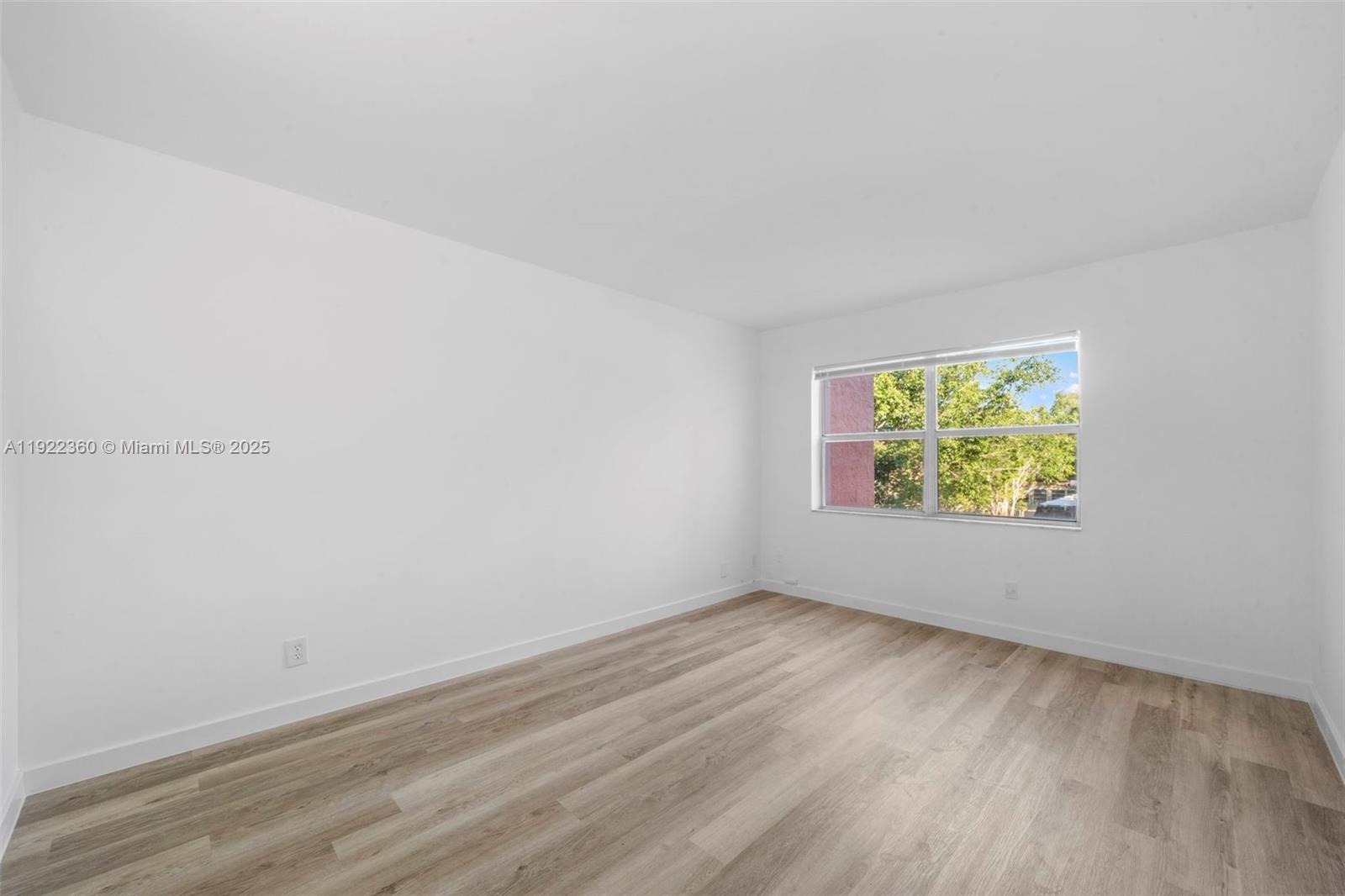 SUNRISE LAKES 120 CONDO - Residential