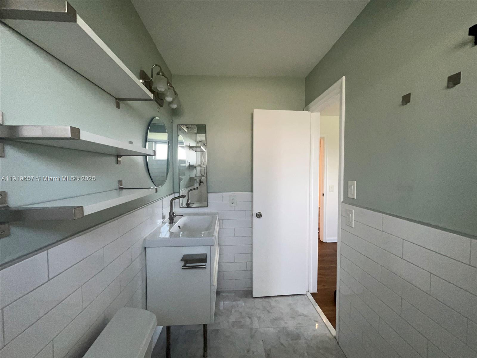 ARROWHEAD CONDO NO III - Residential Lease