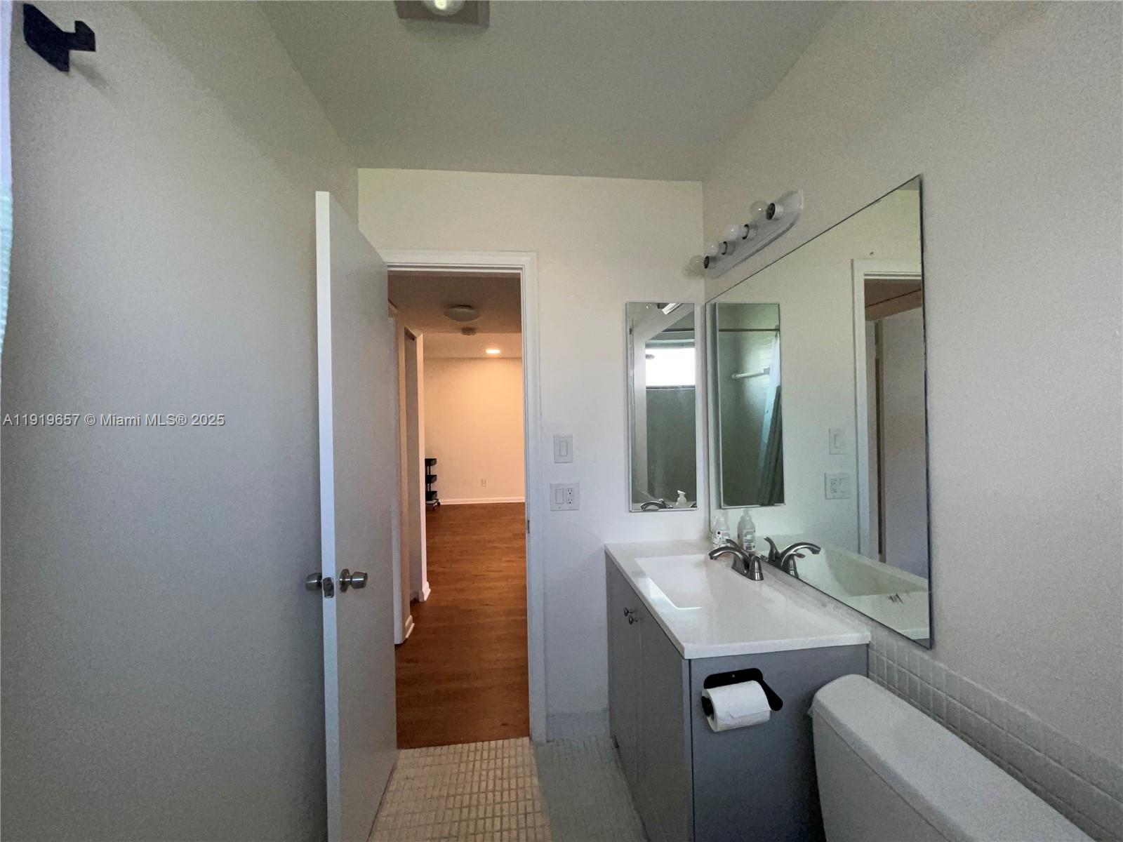 ARROWHEAD CONDO NO III - Residential Lease