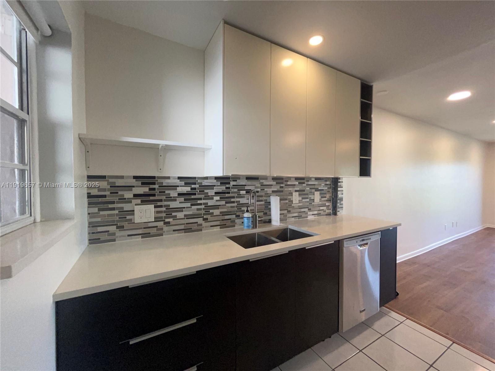 ARROWHEAD CONDO NO III - Residential Lease