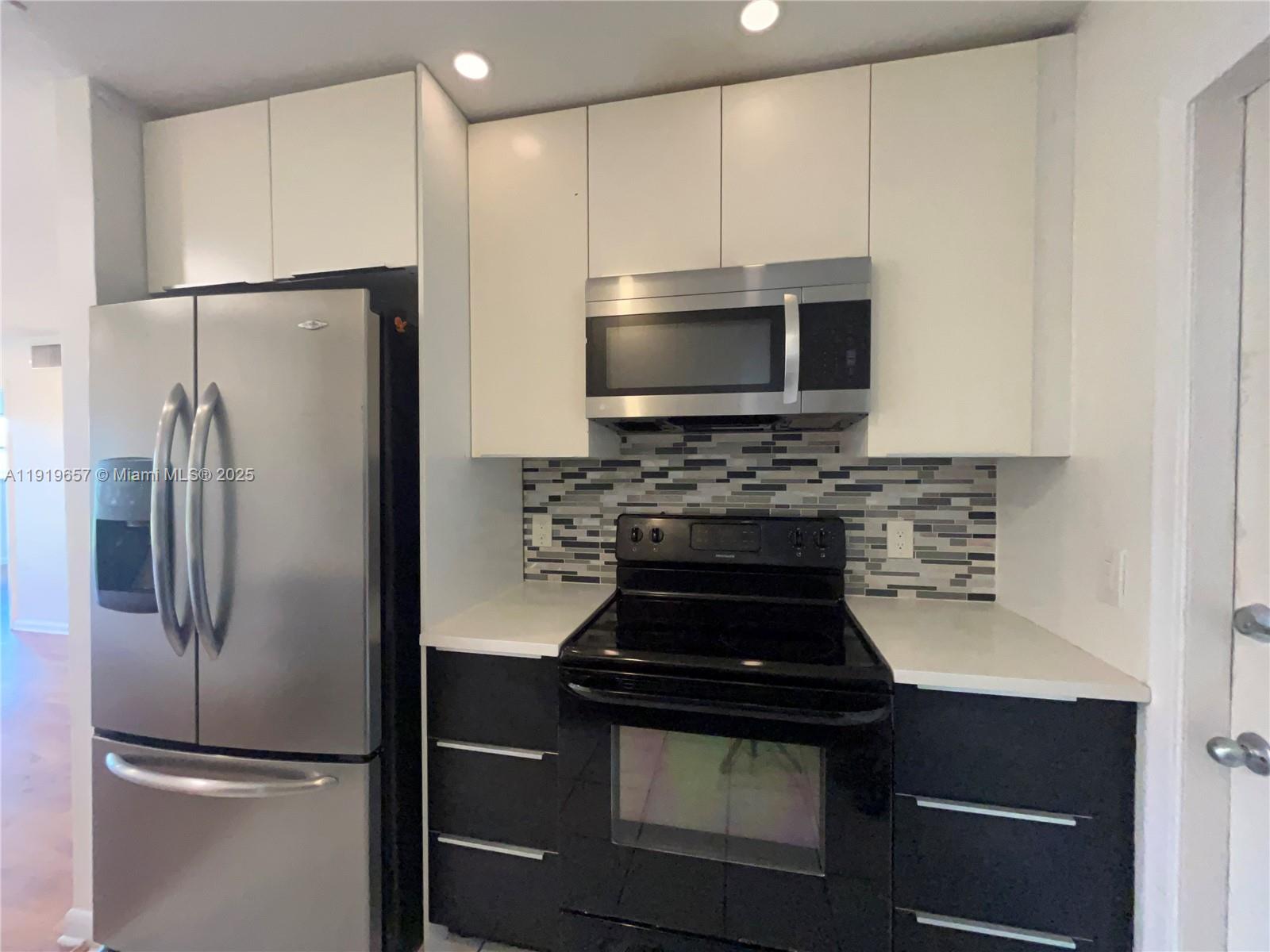 ARROWHEAD CONDO NO III - Residential Lease