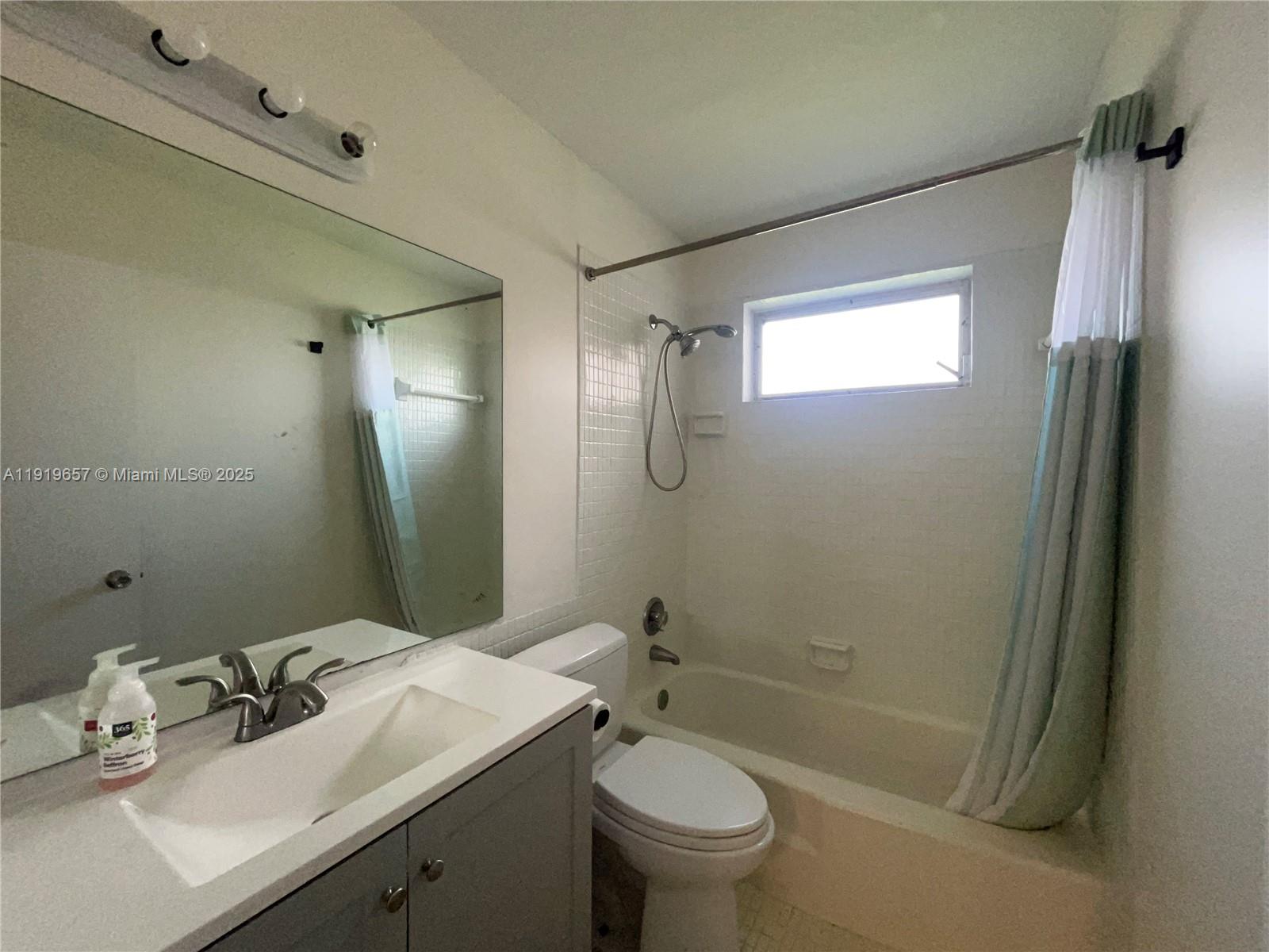 ARROWHEAD CONDO NO III - Residential Lease