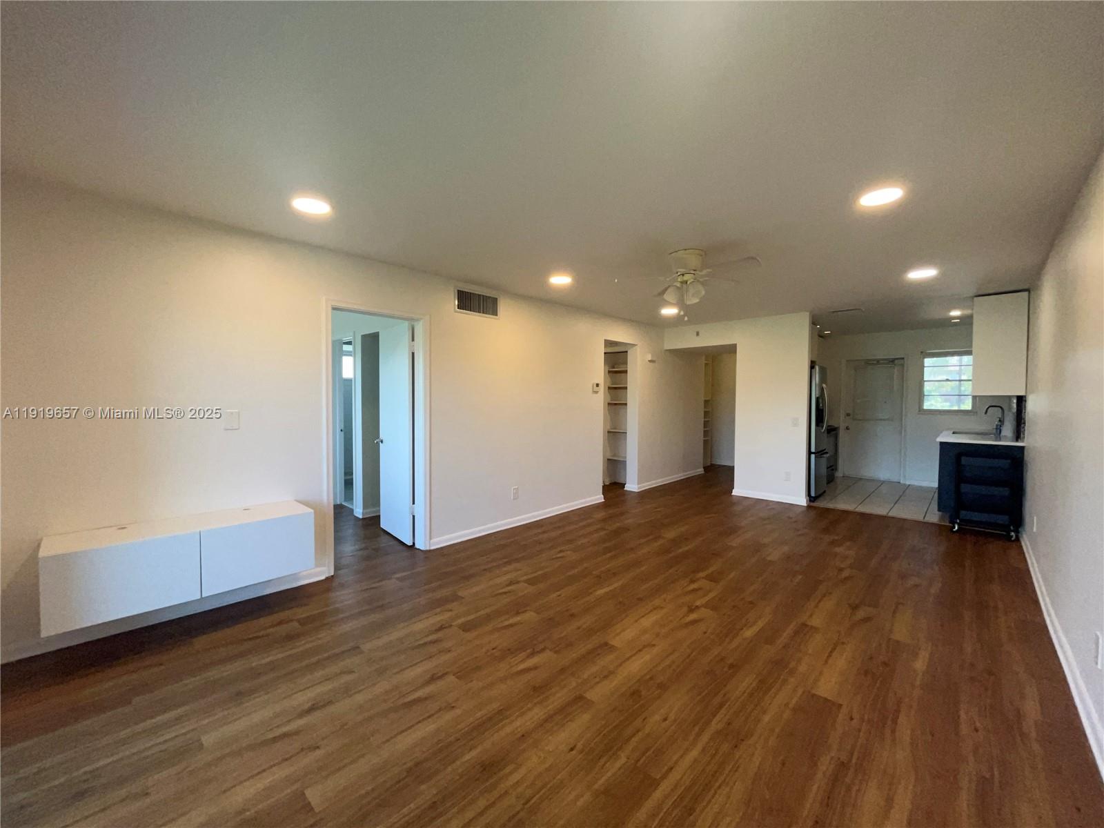 ARROWHEAD CONDO NO III - Residential Lease