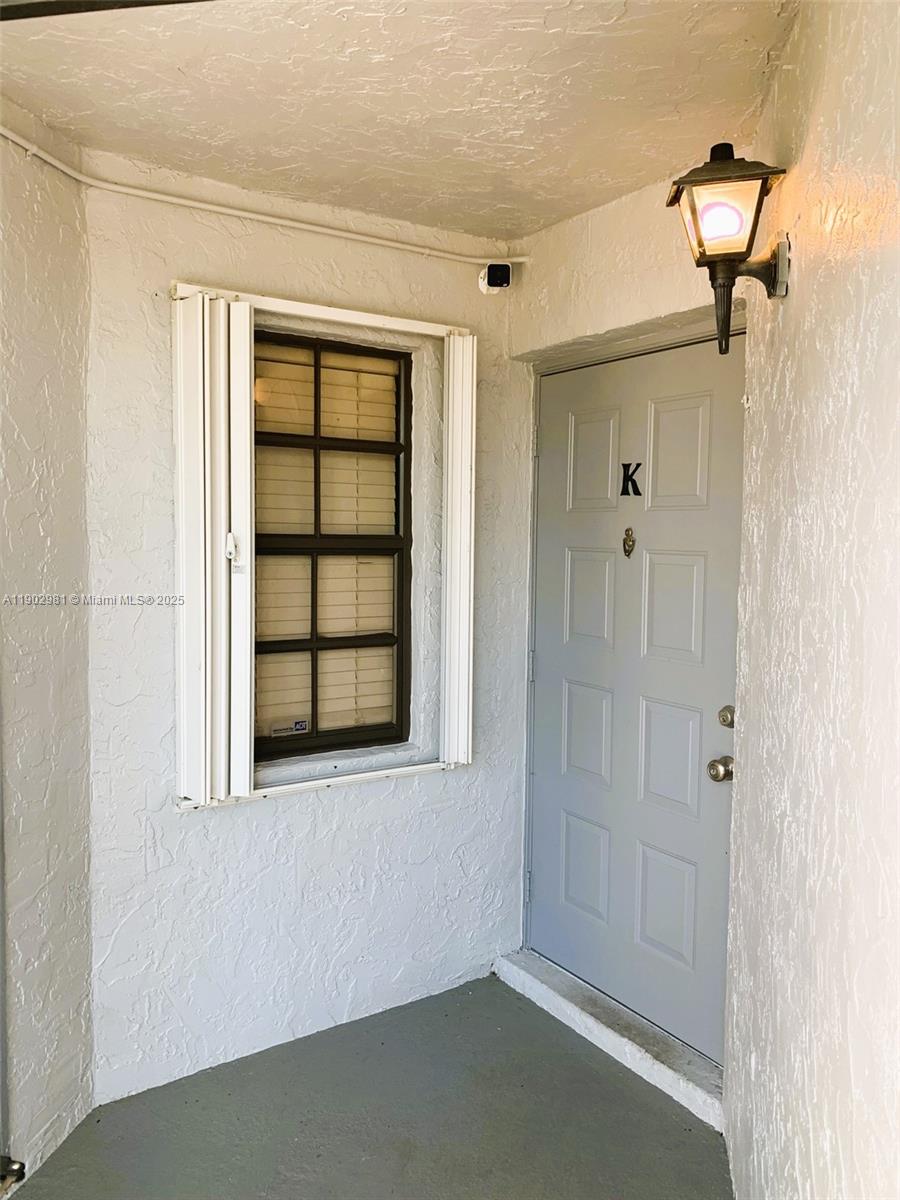 LAKESHORE CONDO 8 - Residential Lease