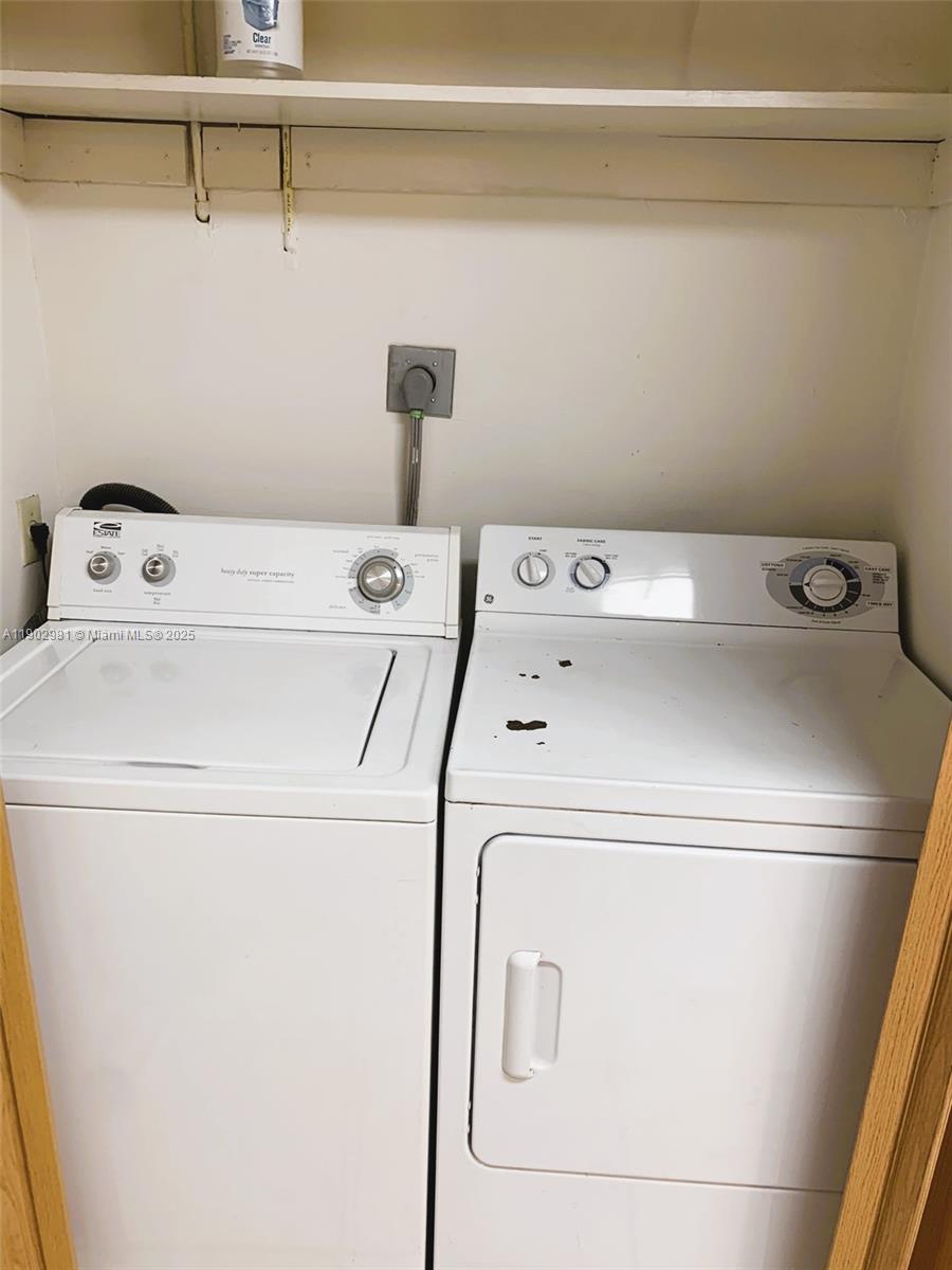 LAKESHORE CONDO 8 - Residential Lease