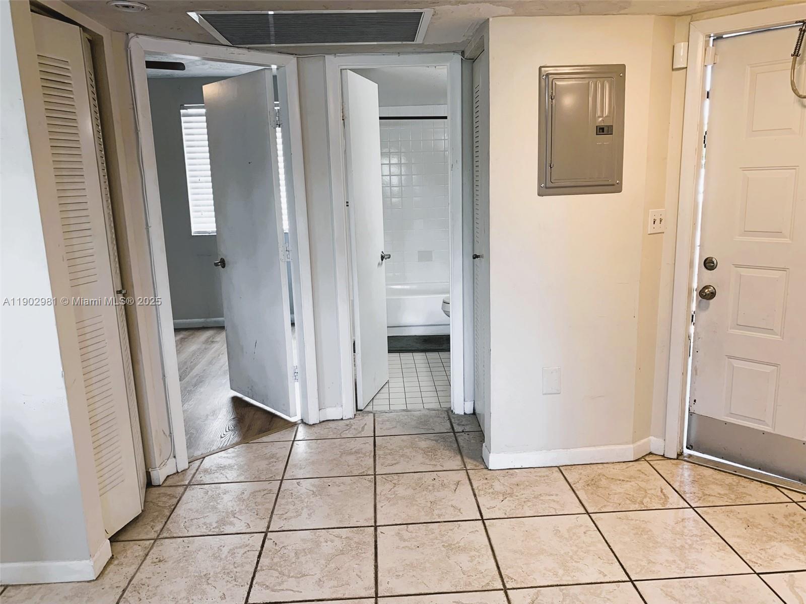 LAKESHORE CONDO 8 - Residential Lease