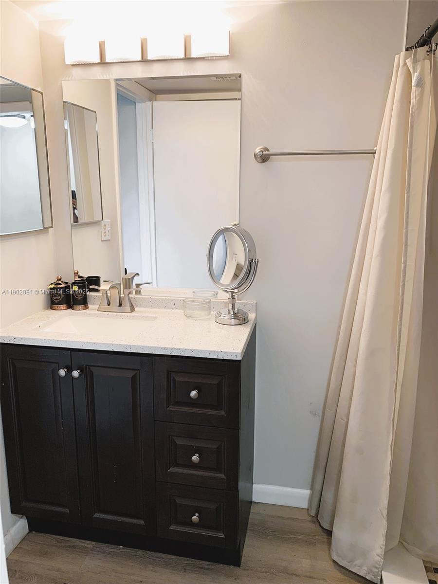 LAKESHORE CONDO 8 - Residential Lease