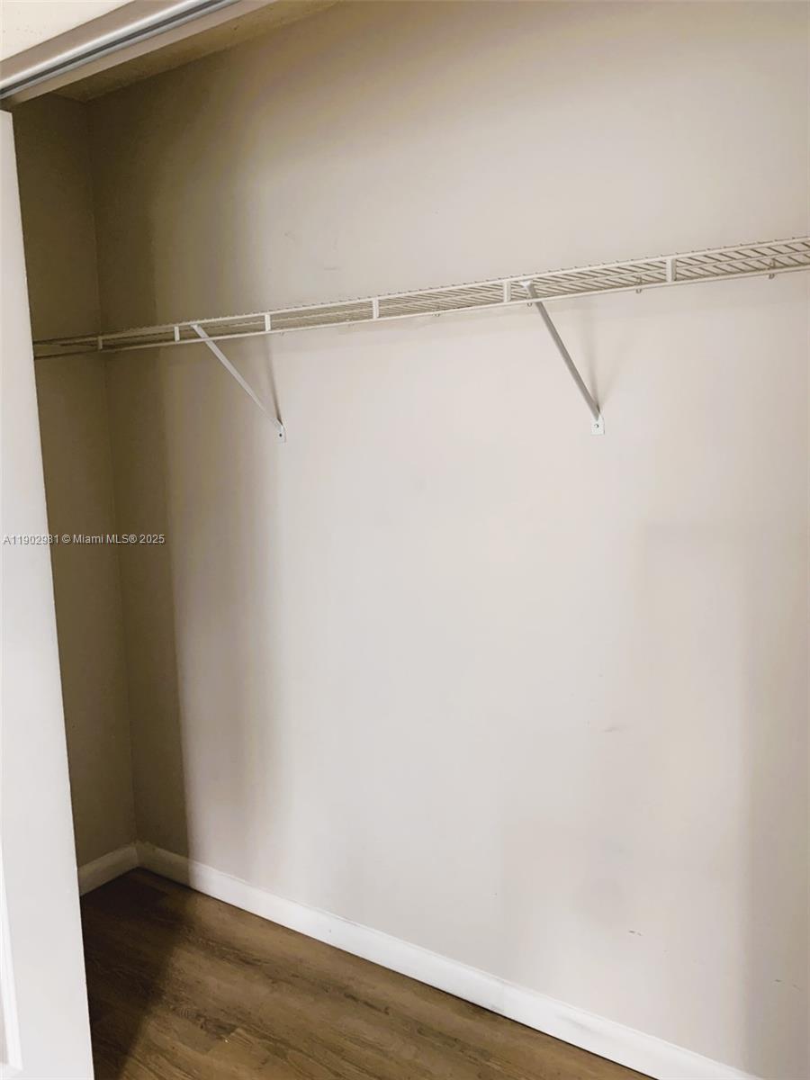 LAKESHORE CONDO 8 - Residential Lease