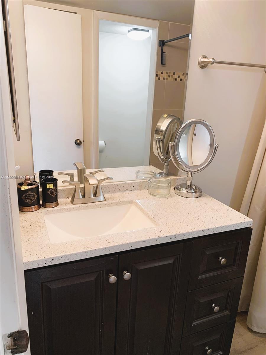 LAKESHORE CONDO 8 - Residential Lease