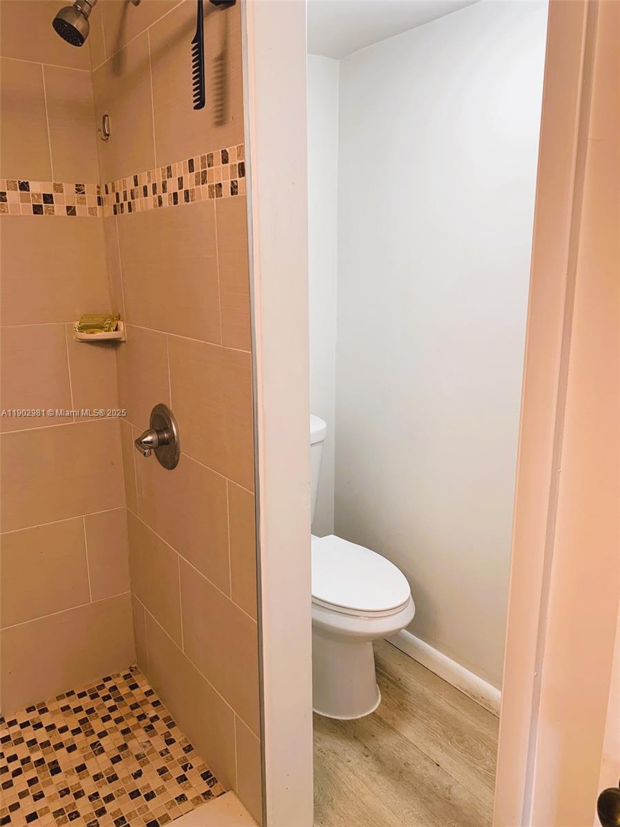 LAKESHORE CONDO 8 - Residential Lease