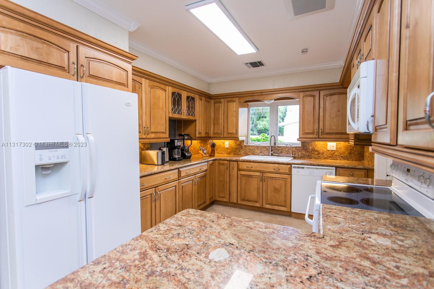 HOLLYWOOD LAKES SECTION - Residential Lease