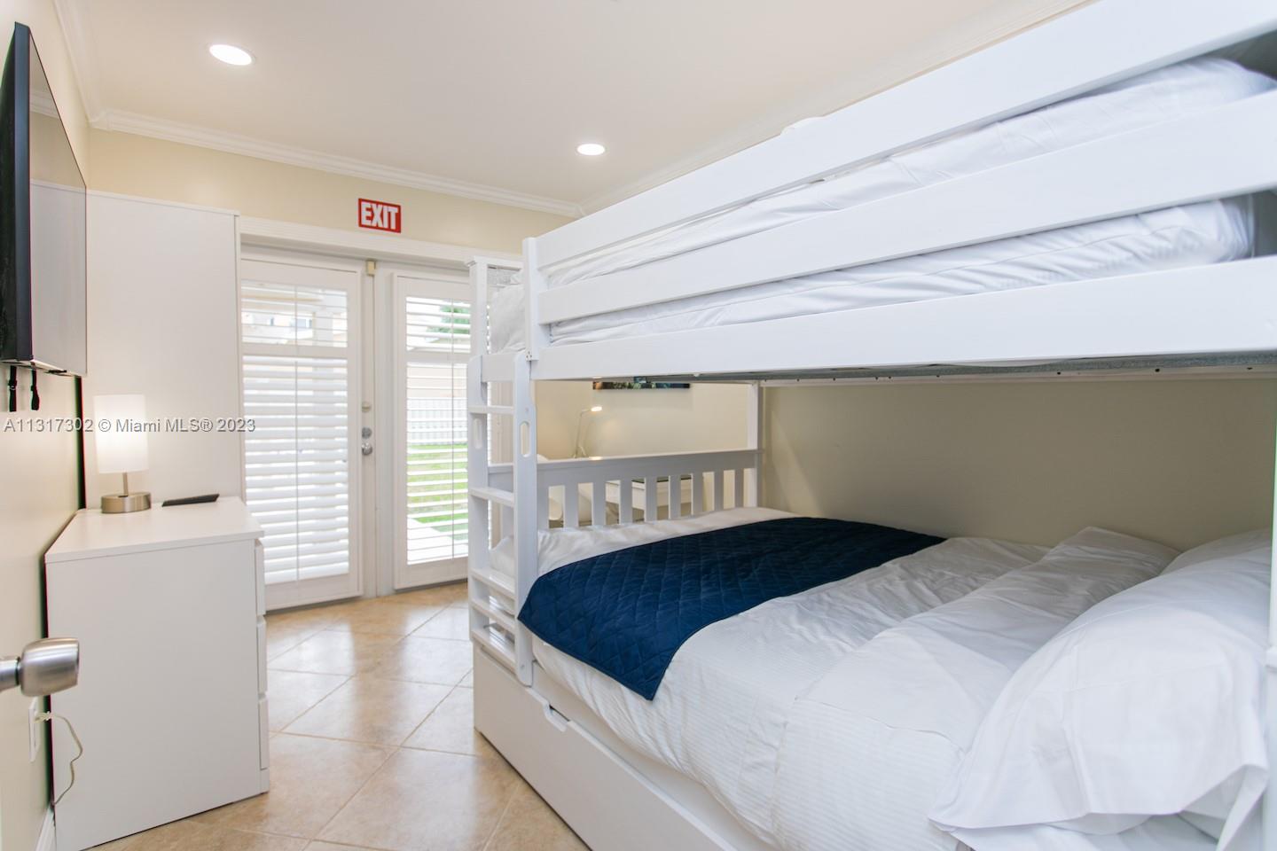 HOLLYWOOD LAKES SECTION - Residential Lease