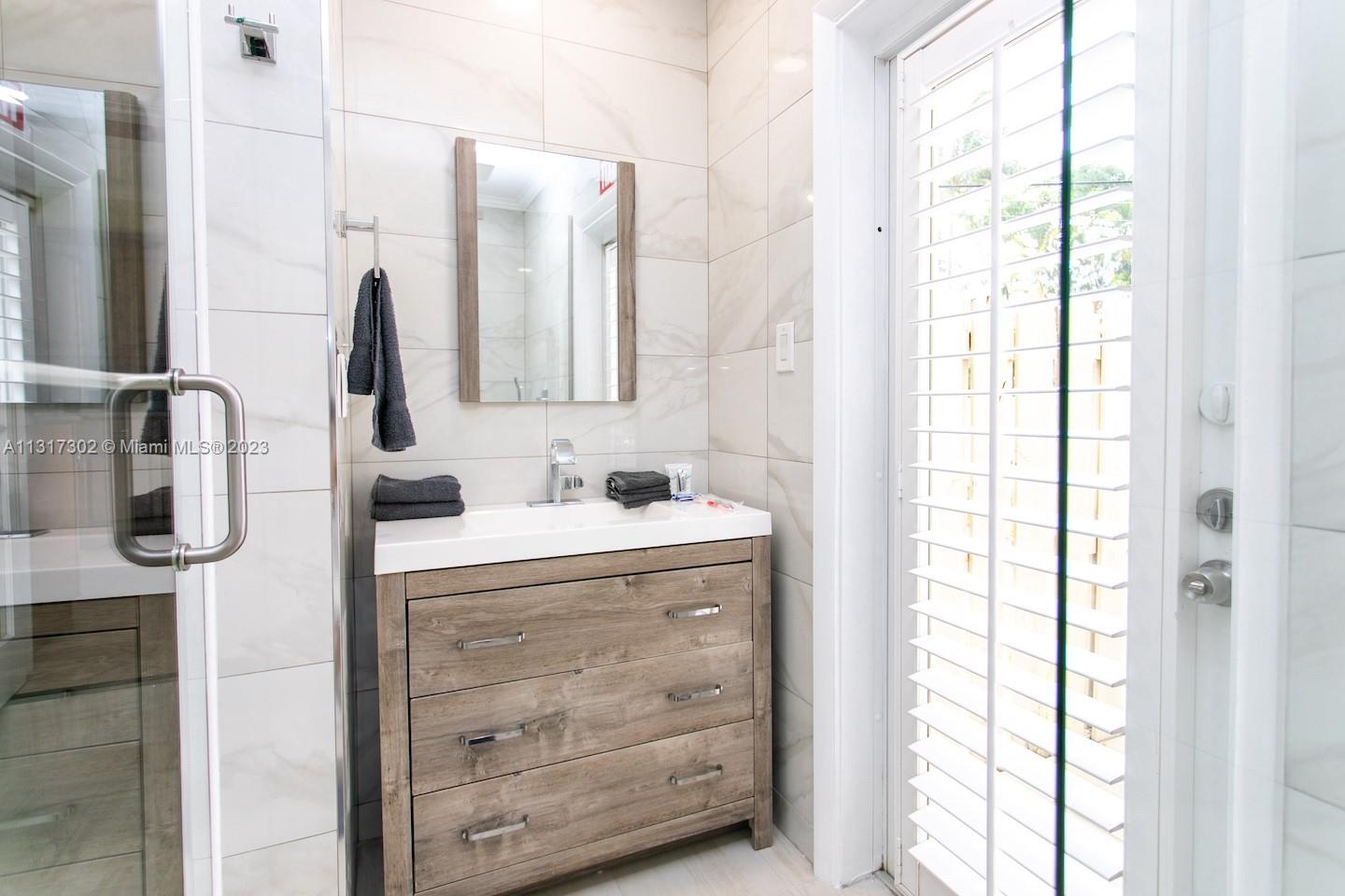 HOLLYWOOD LAKES SECTION - Residential Lease