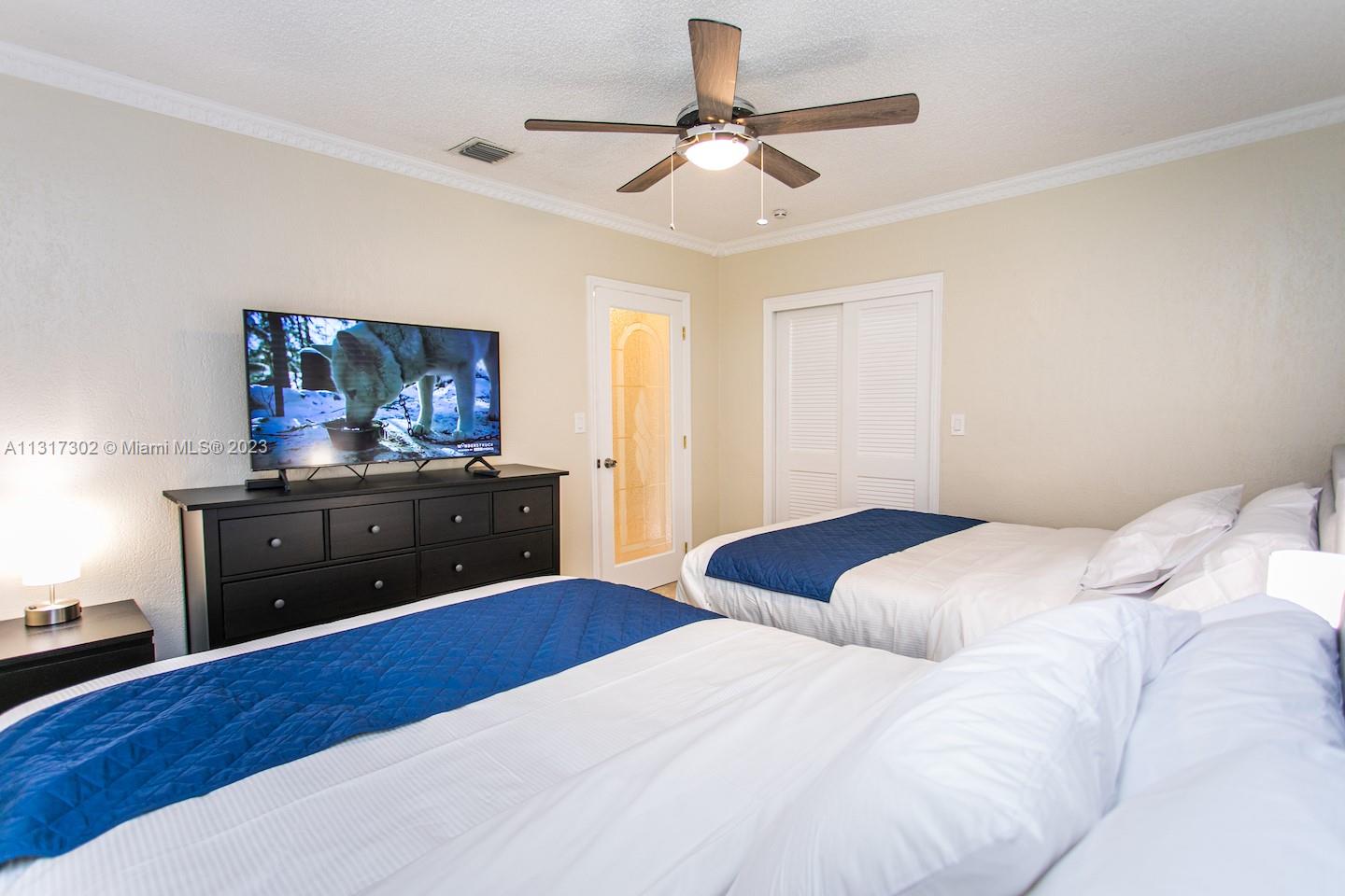 HOLLYWOOD LAKES SECTION - Residential Lease