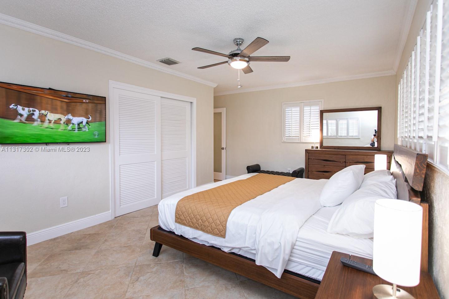 HOLLYWOOD LAKES SECTION - Residential Lease