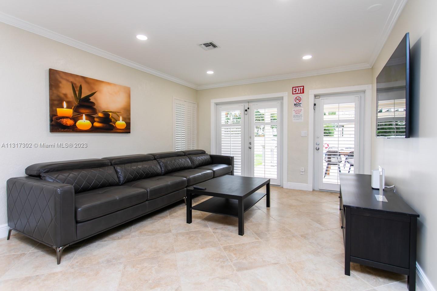 HOLLYWOOD LAKES SECTION - Residential Lease