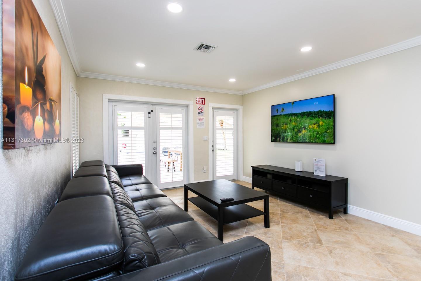 HOLLYWOOD LAKES SECTION - Residential Lease