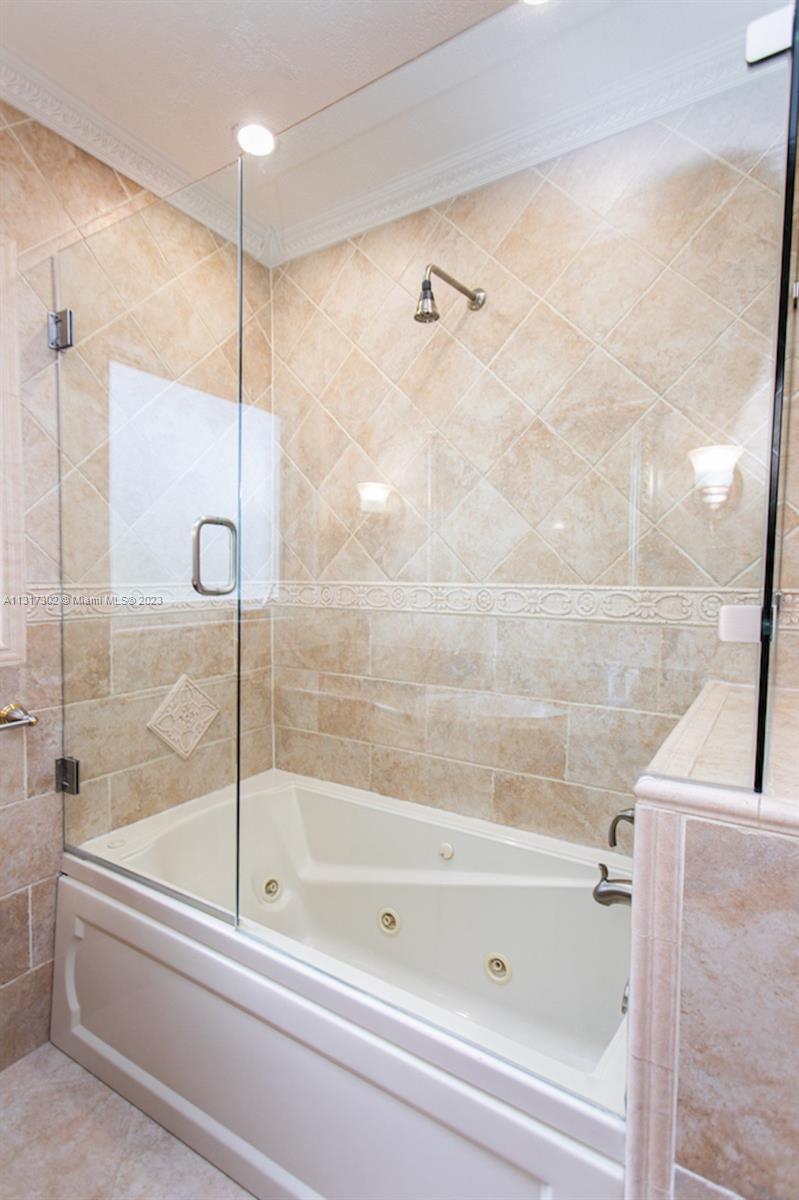 HOLLYWOOD LAKES SECTION - Residential Lease