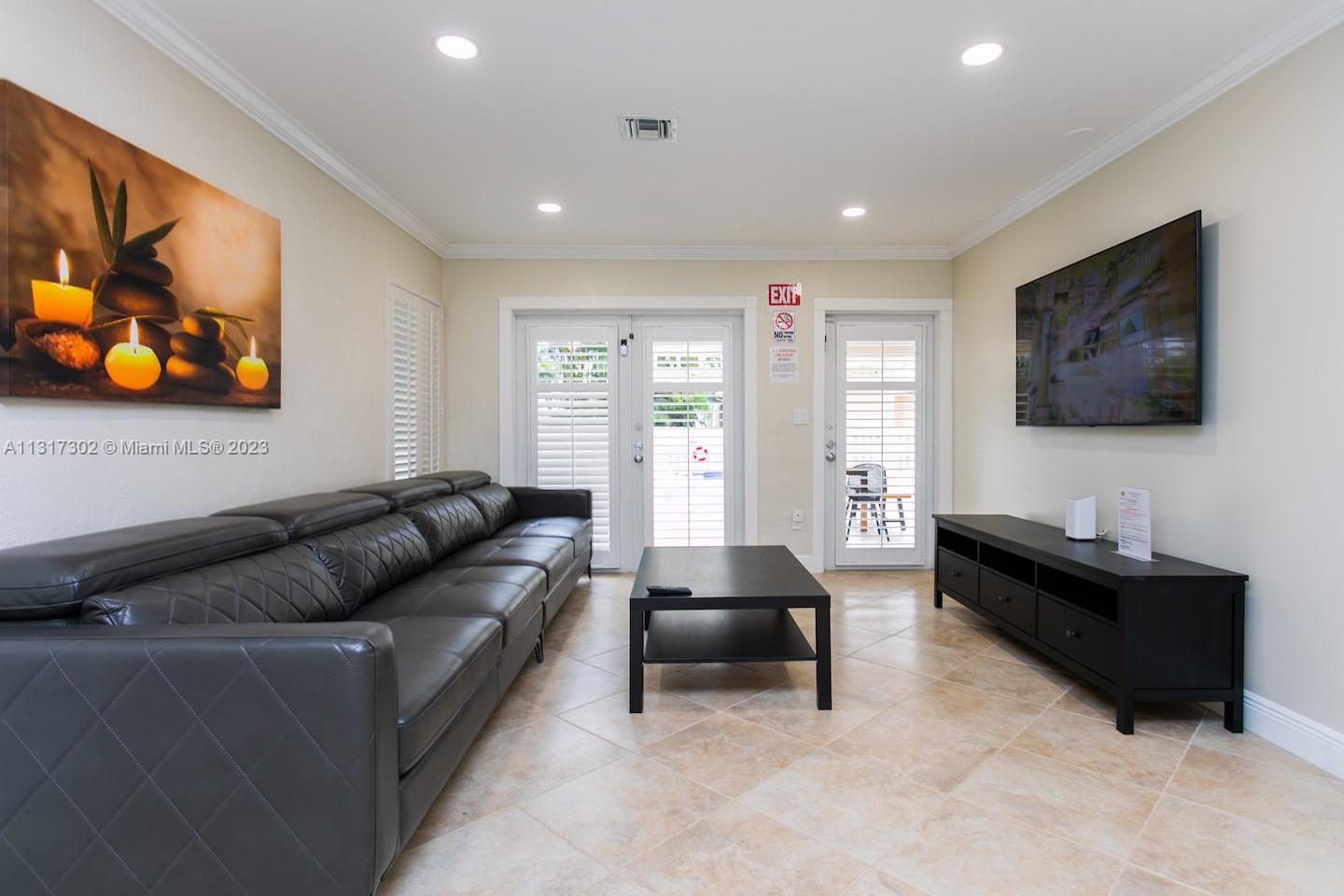 HOLLYWOOD LAKES SECTION - Residential Lease