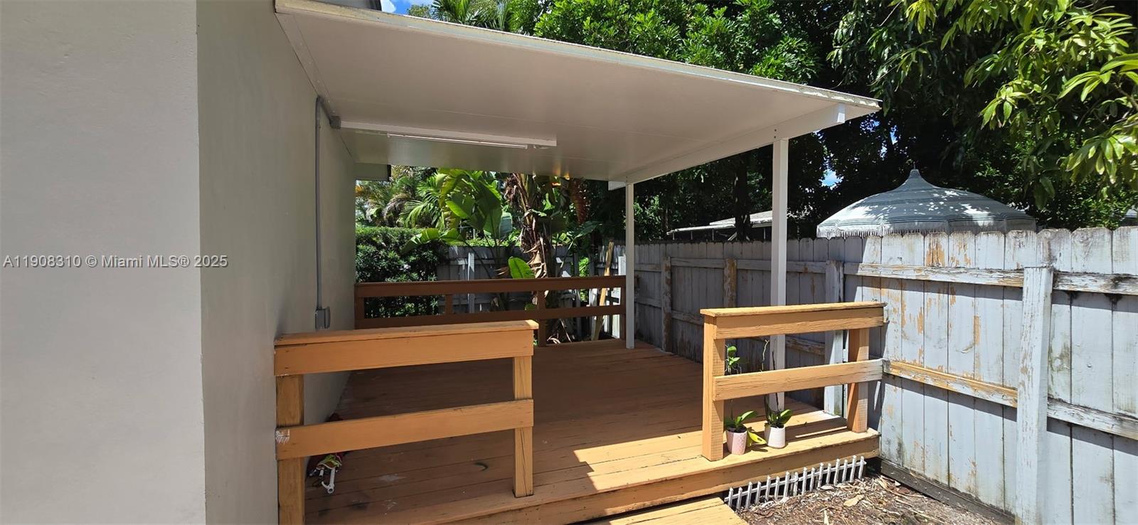 HOLLYWOOD TERRACE AMEN PL - Residential Lease