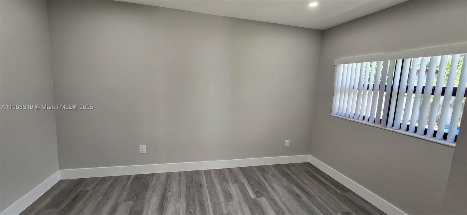 HOLLYWOOD TERRACE AMEN PL - Residential Lease