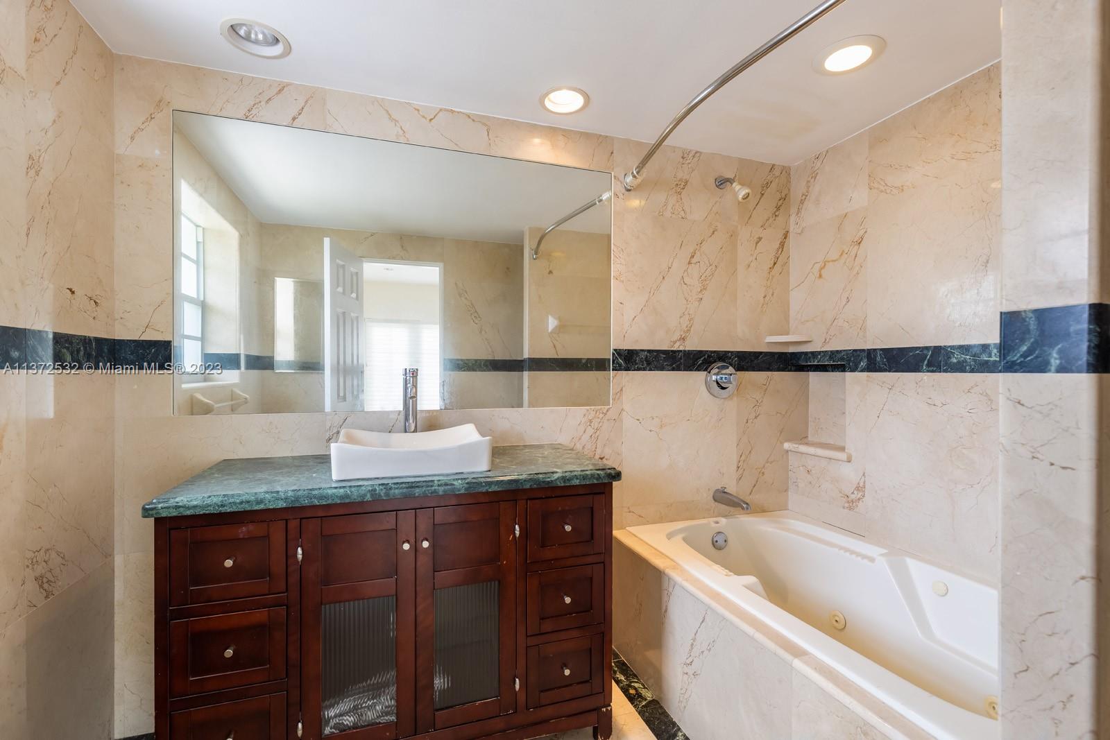 RIVER BAY PARK ADDN - Residential