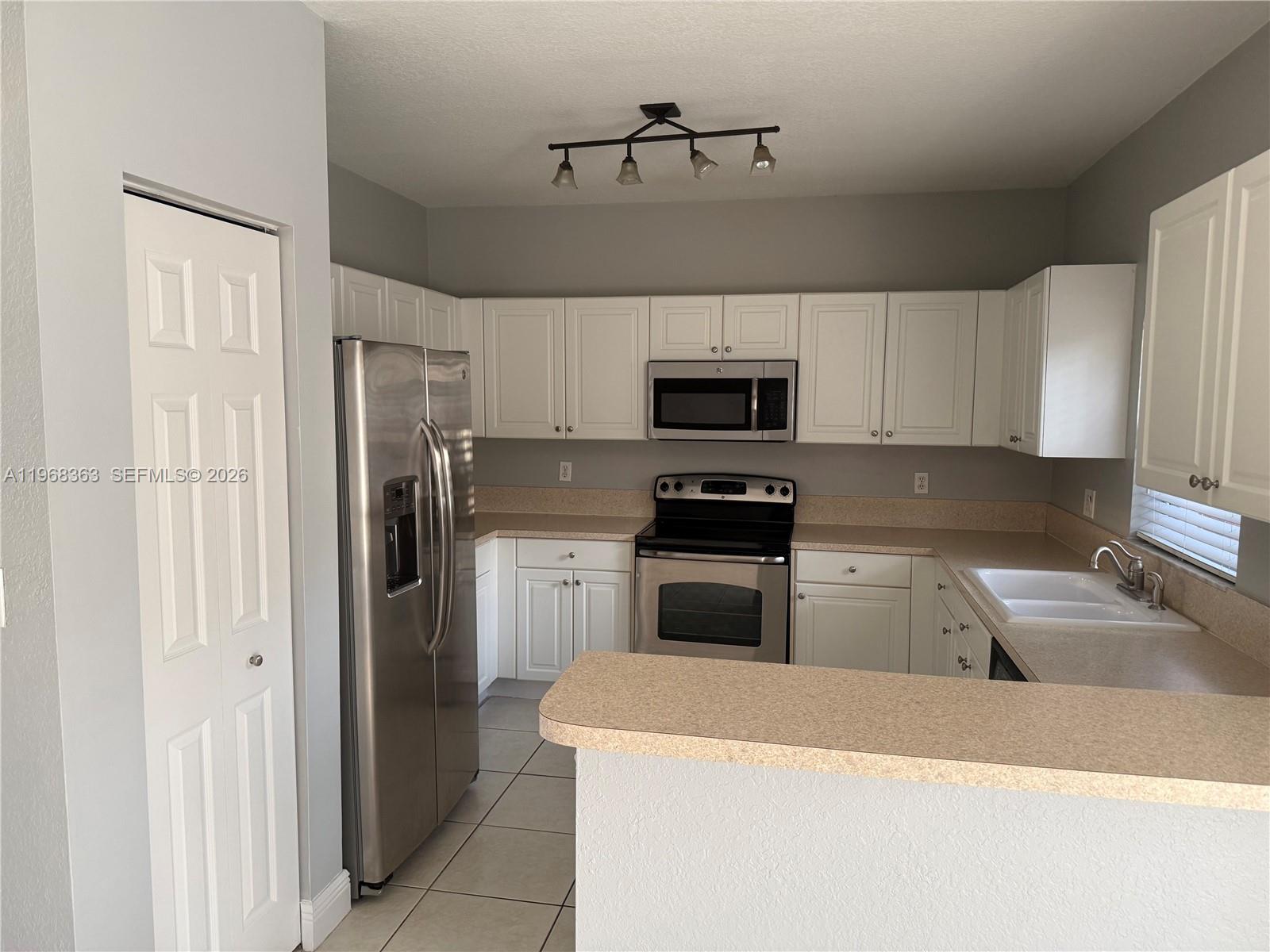 FLORIDIAN ISLES - Residential