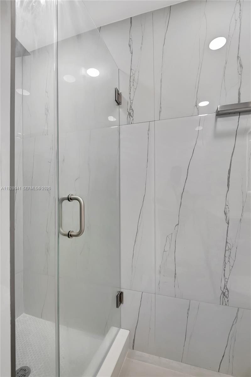 KINGS POINT NORMANDY COND - Residential Lease