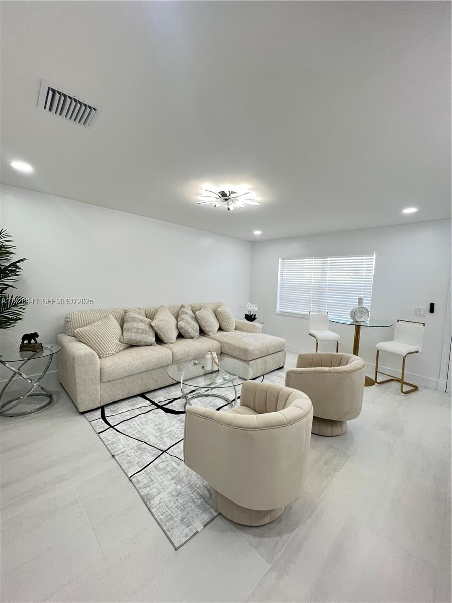 KINGS POINT NORMANDY COND - Residential Lease