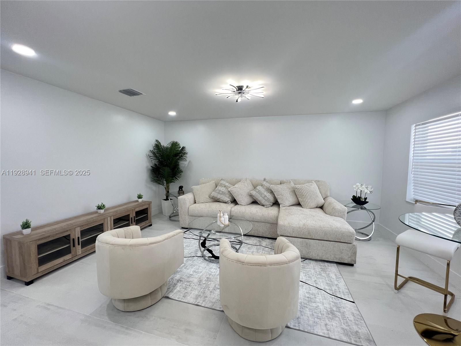 KINGS POINT NORMANDY COND - Residential Lease
