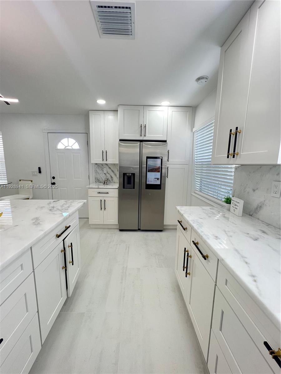 KINGS POINT NORMANDY COND - Residential Lease