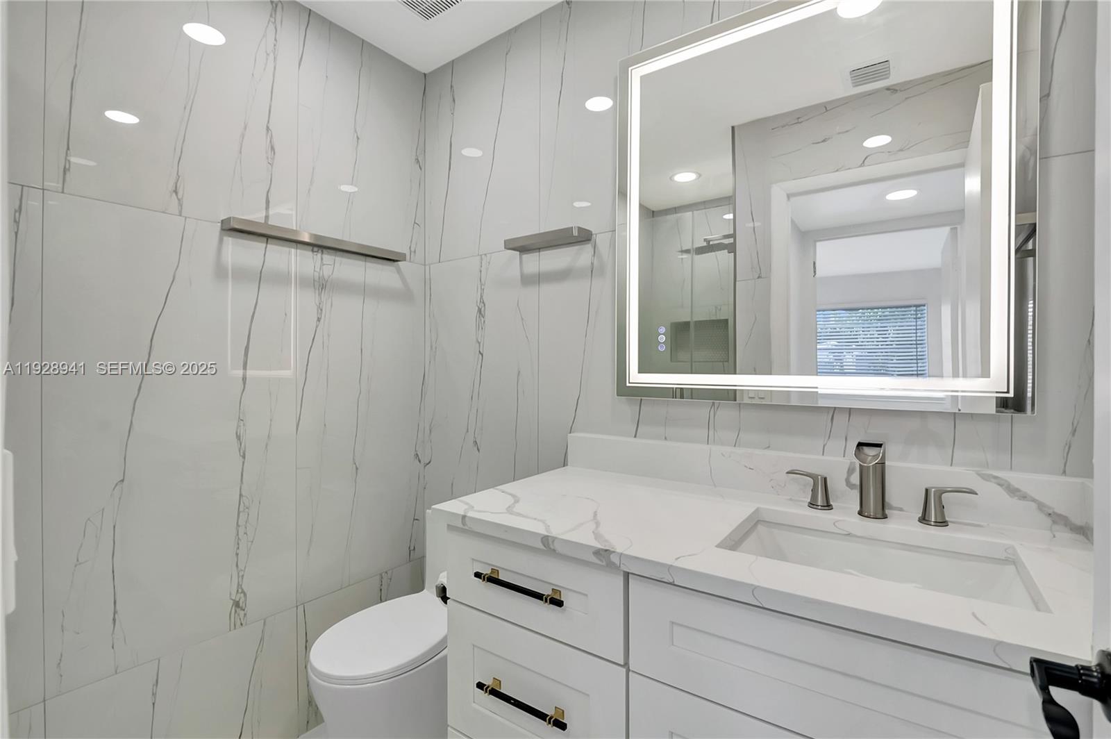 KINGS POINT NORMANDY COND - Residential Lease
